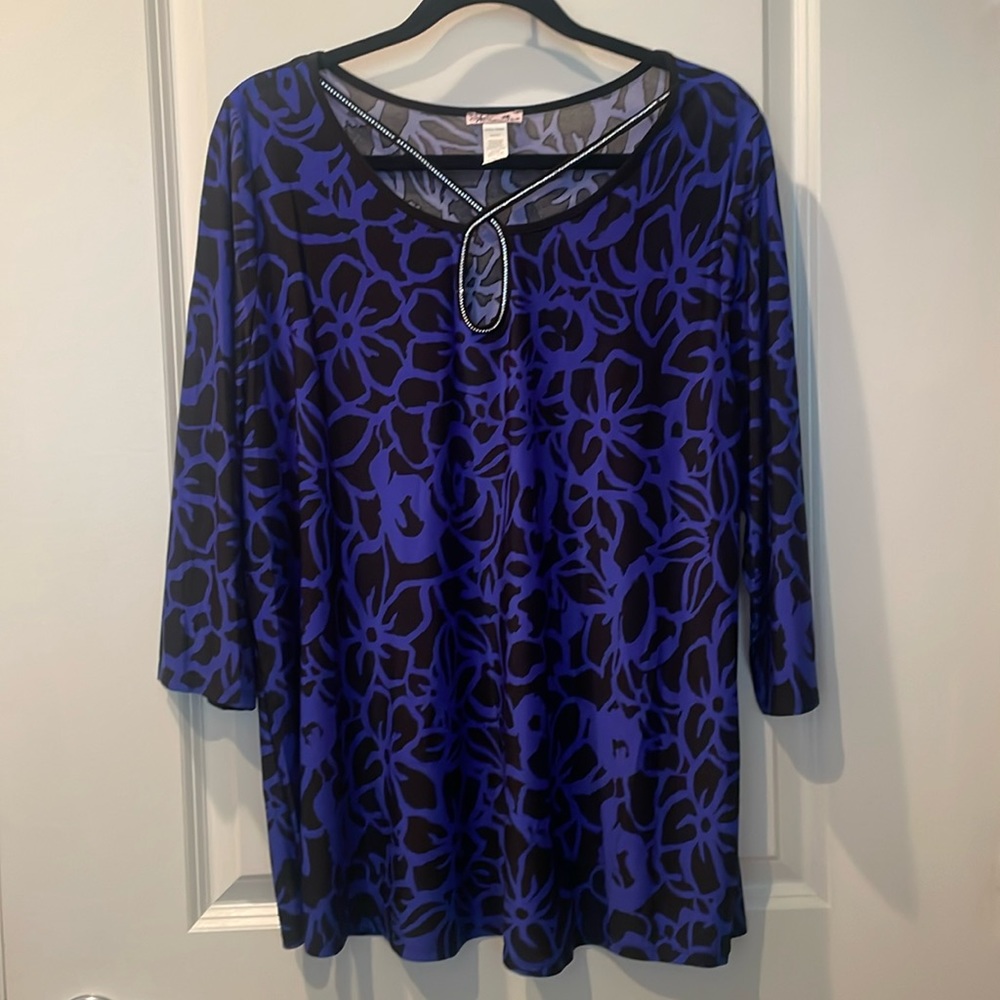 Blossom by P. Blue tunic with gemstone keyhole neckline.